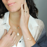 Druppelvormige hanger in zilver.