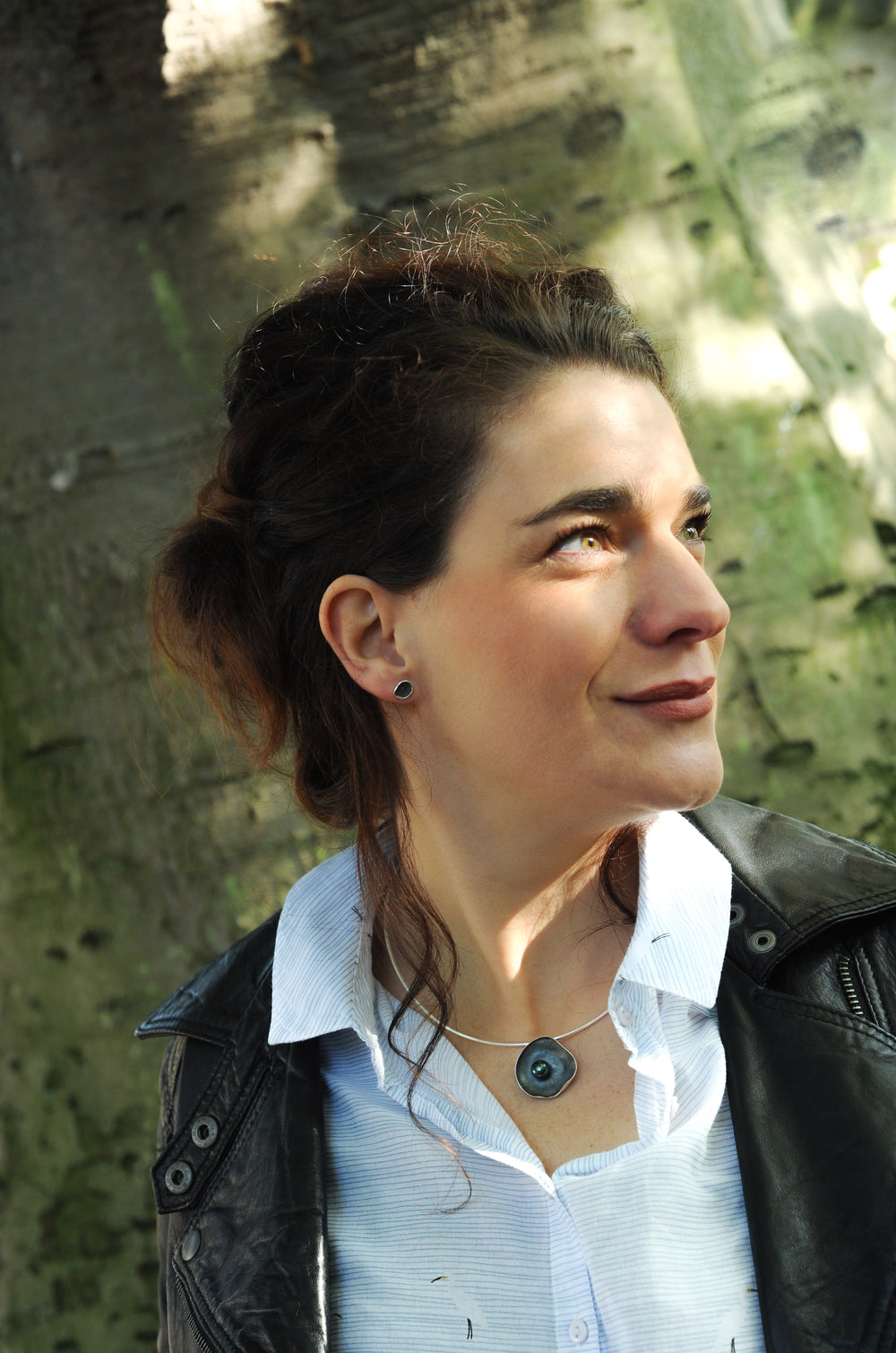 Handgemaakte hanger van zilver, ontworpen en gemaakt door Lianne de Witte in haar atelier in Goes.