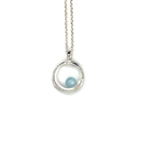 Handgemaakte zilveren hanger met aquamarijn, ontworpen en gemaakt door Lianne de Witte in haar atelier in Goes.