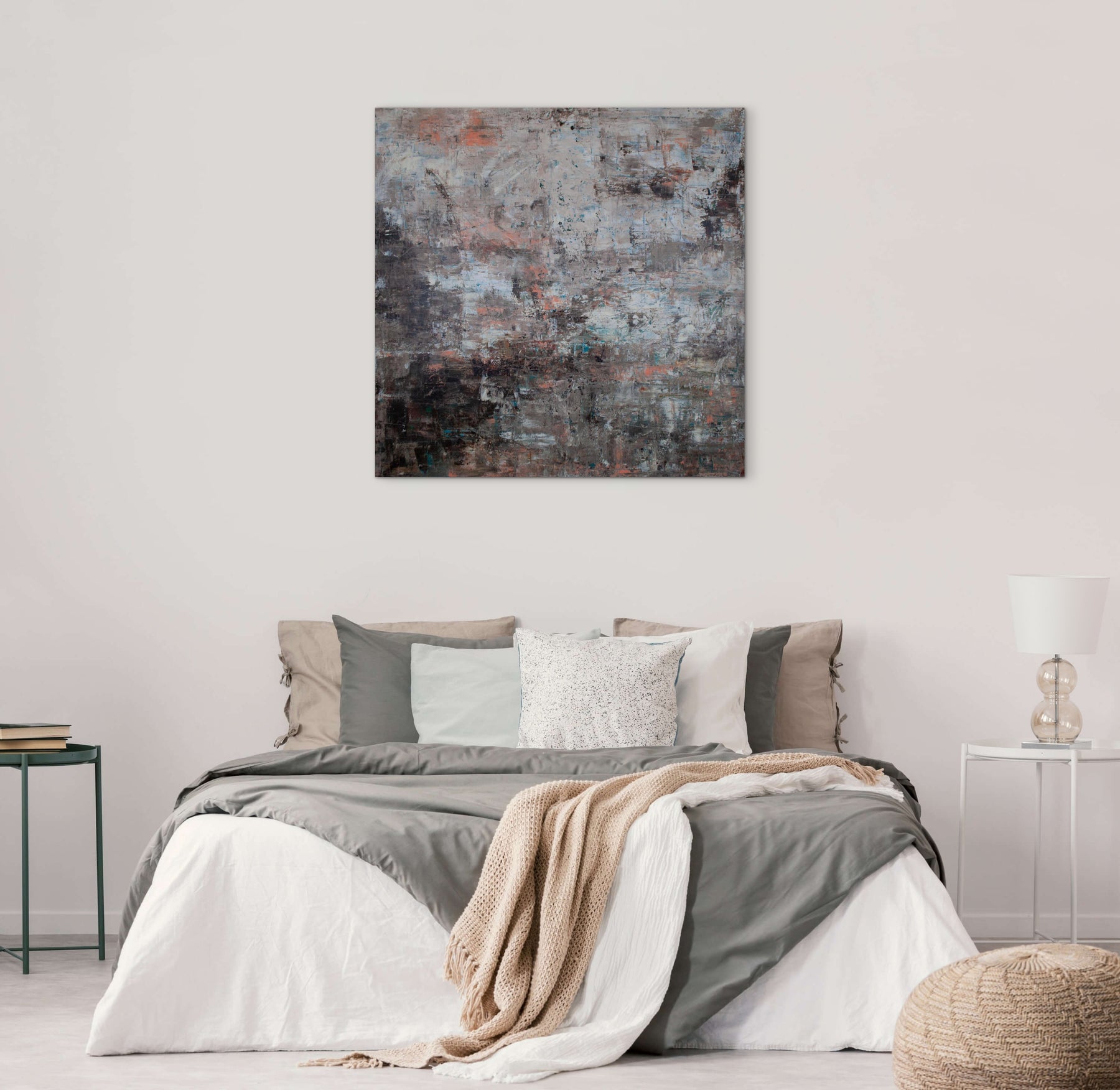 Muted Days – sober abstract schilderij met textuur in een slaapkamer.