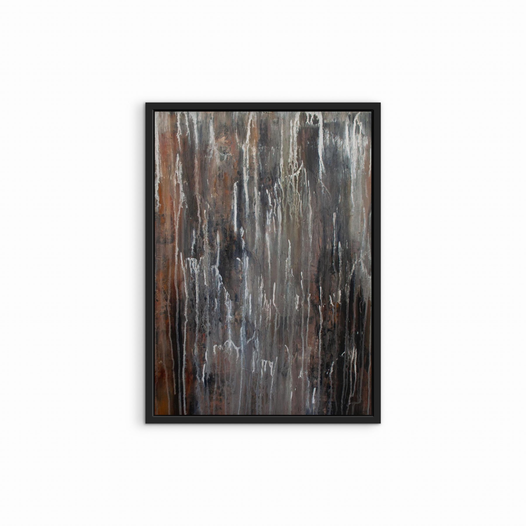 Whispers of Rain – modern abstract schilderij in bruin en grijs met een zwarte lijst.