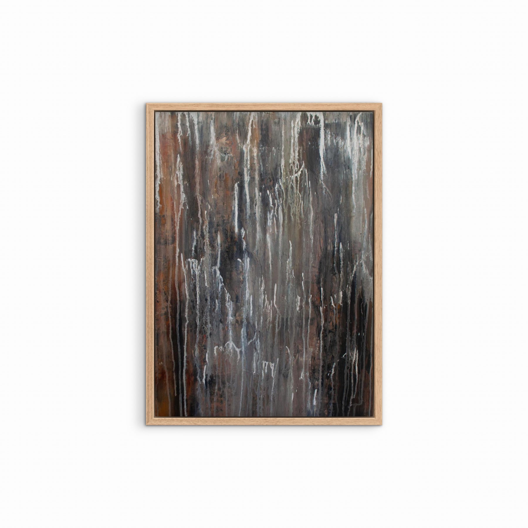 Whispers of Rain – modern abstract schilderij in bruin en grijs met een eiken lijst.