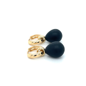 Oorringen geelgoud 12,5 mm gecombineerd met zwart onix.