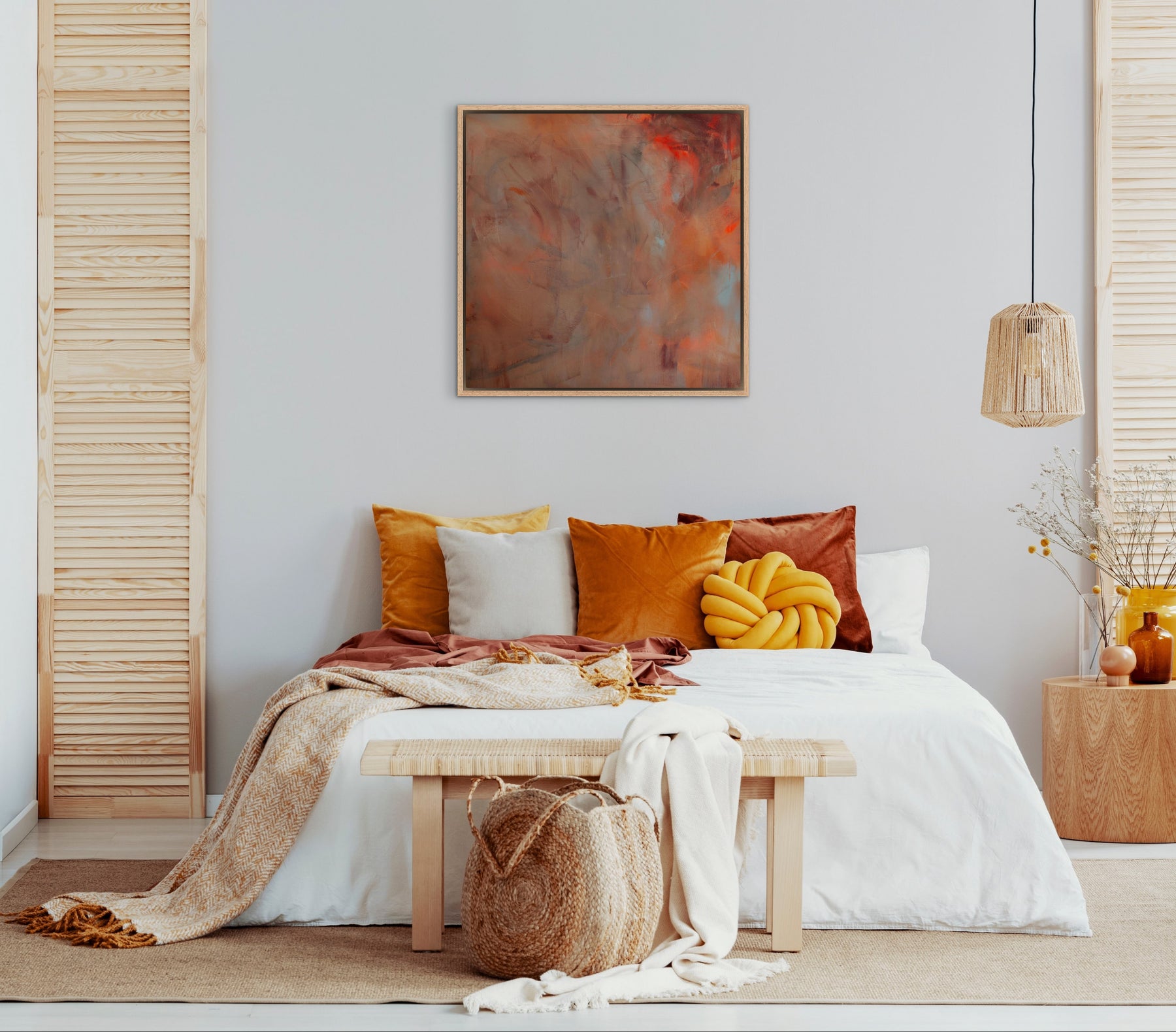 Autumn Light – canvas print van modern abstract schilderij met herfstkleuren in een slaapkamer.