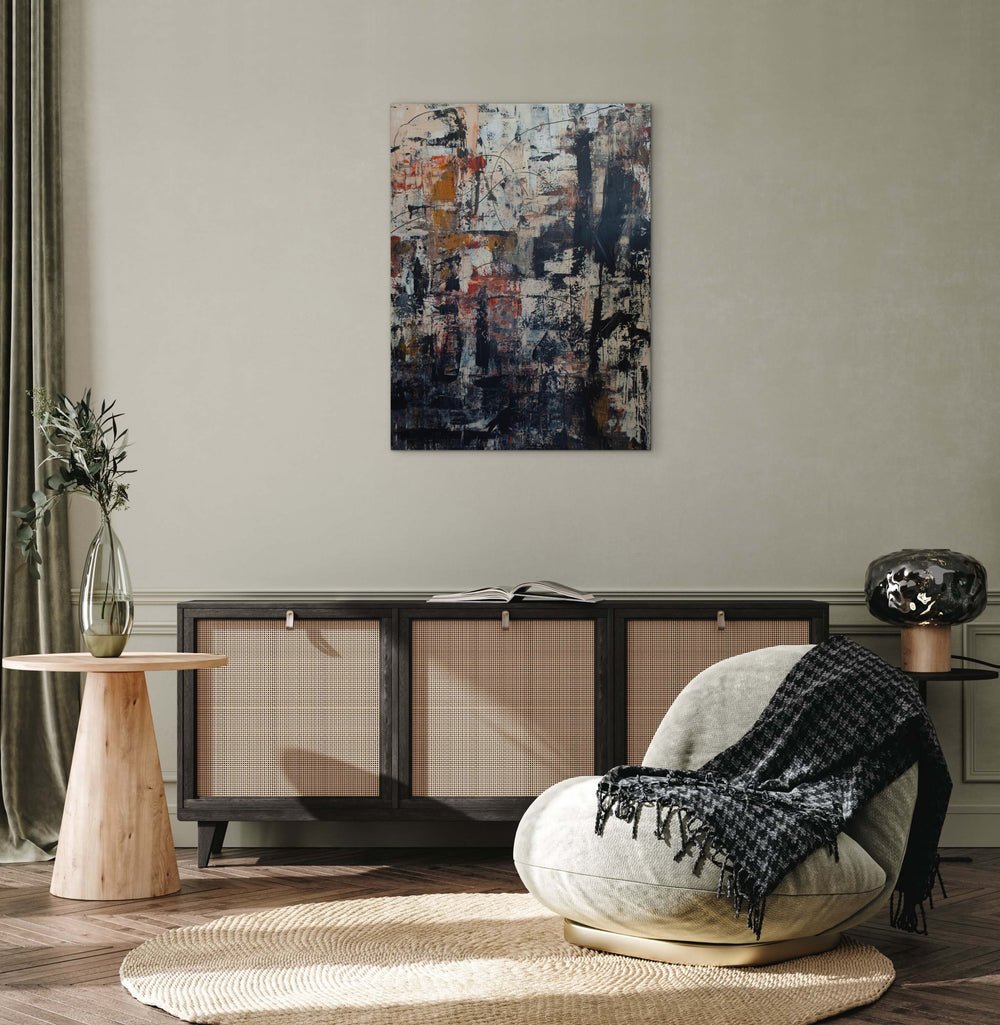 Gathering Storm – print van abstract schilderij in zwart, bruin en okertinten in modern interieur.