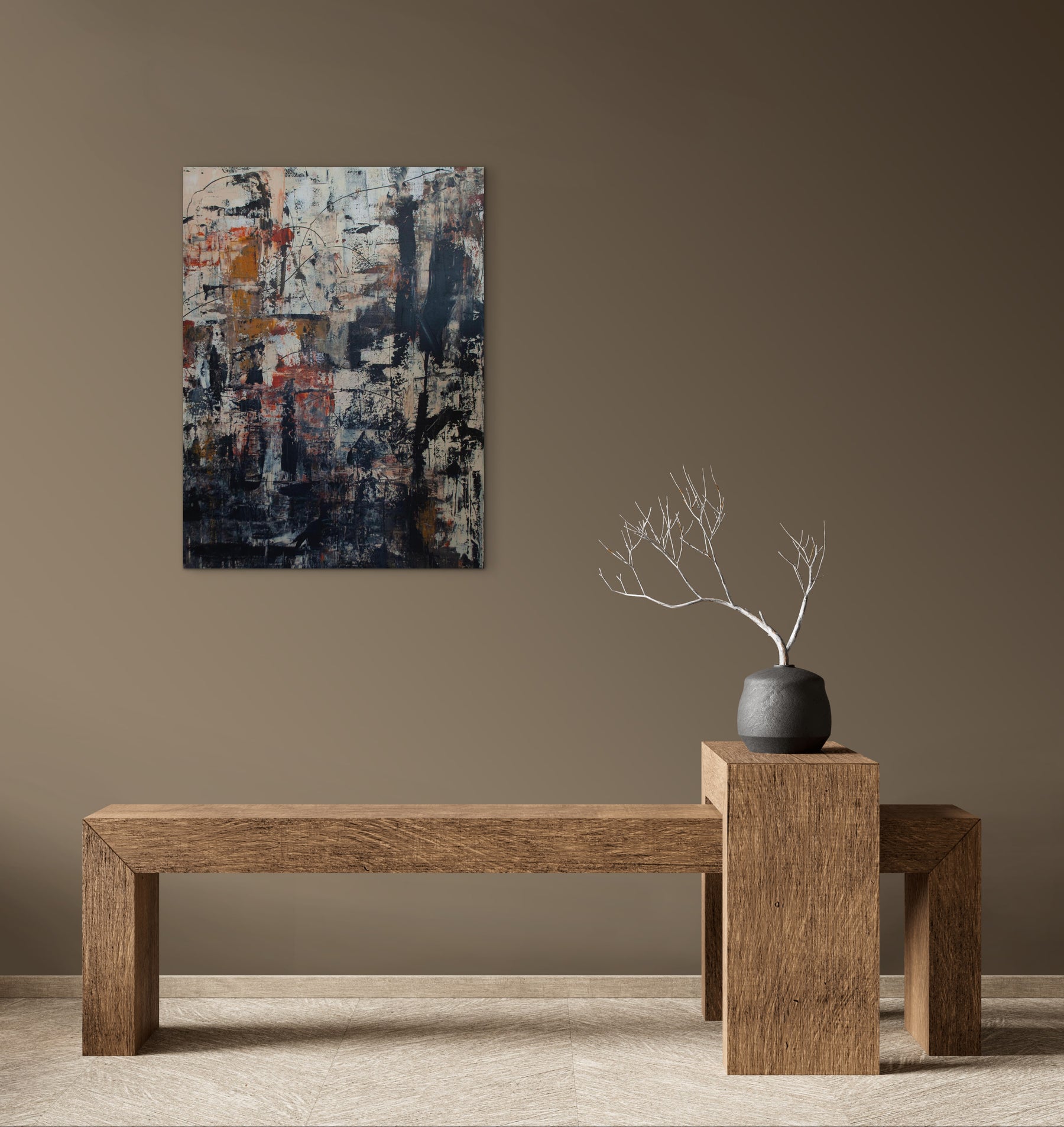 Gathering Storm – print van abstract schilderij in zwart, bruin en okertinten in sober interieur.