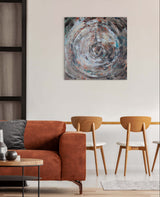 Eye of the Storm – print van een expressief abstract schilderij in een hippe woonkamer.