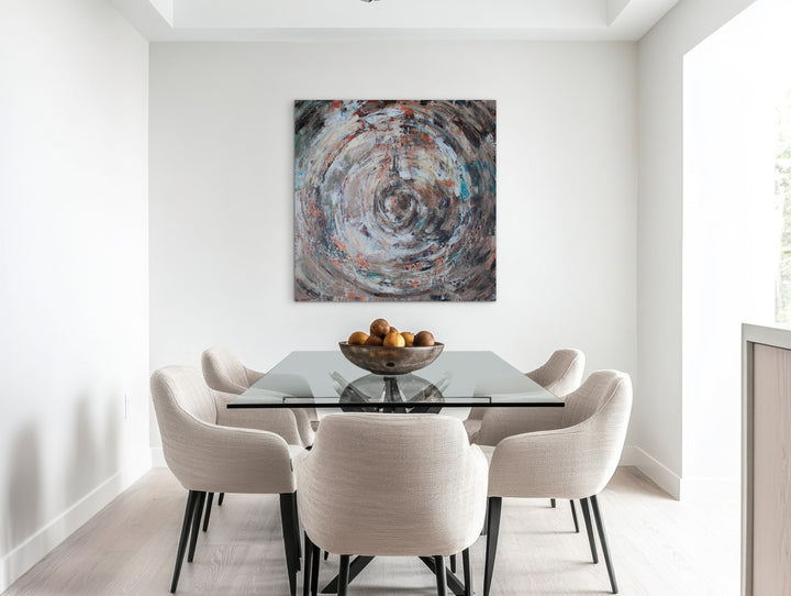Eye of the Storm – print van een expressief abstract schilderij in een minimalistisch interieur. 