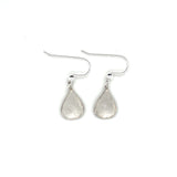 Handgemaakte oorhangers van zilver, ontworpen en gemaakt door Lianne de Witte in haar atelier in Goes.