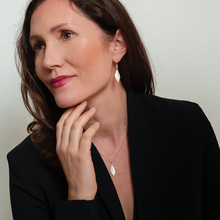 Handgemaakte hanger van zilver, ontworpen en gemaakt door Lianne de Witte in haar atelier in Goes.