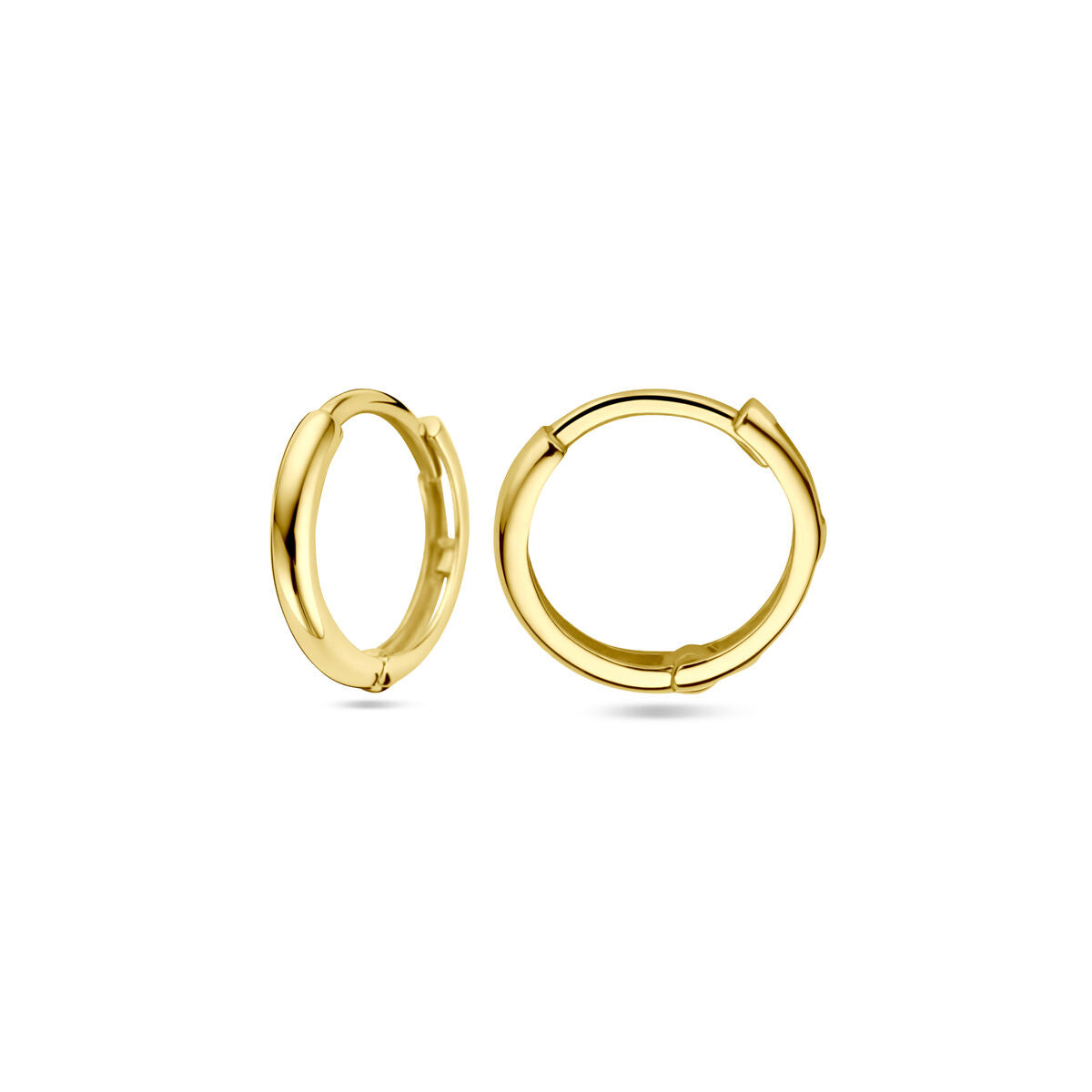 Mooie 14k Geelgouden klapoorringen. De oorringen hebben een breedte van 2mm en een diameter van 12 mm.