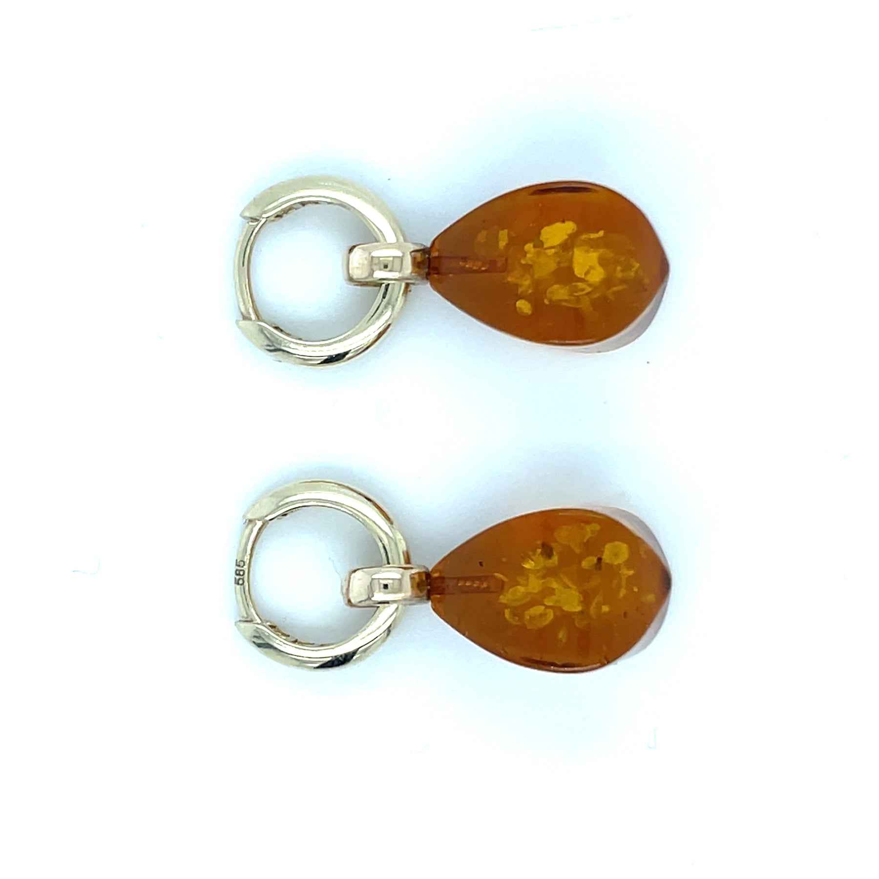 Gouden oorsieraden met barnsteen