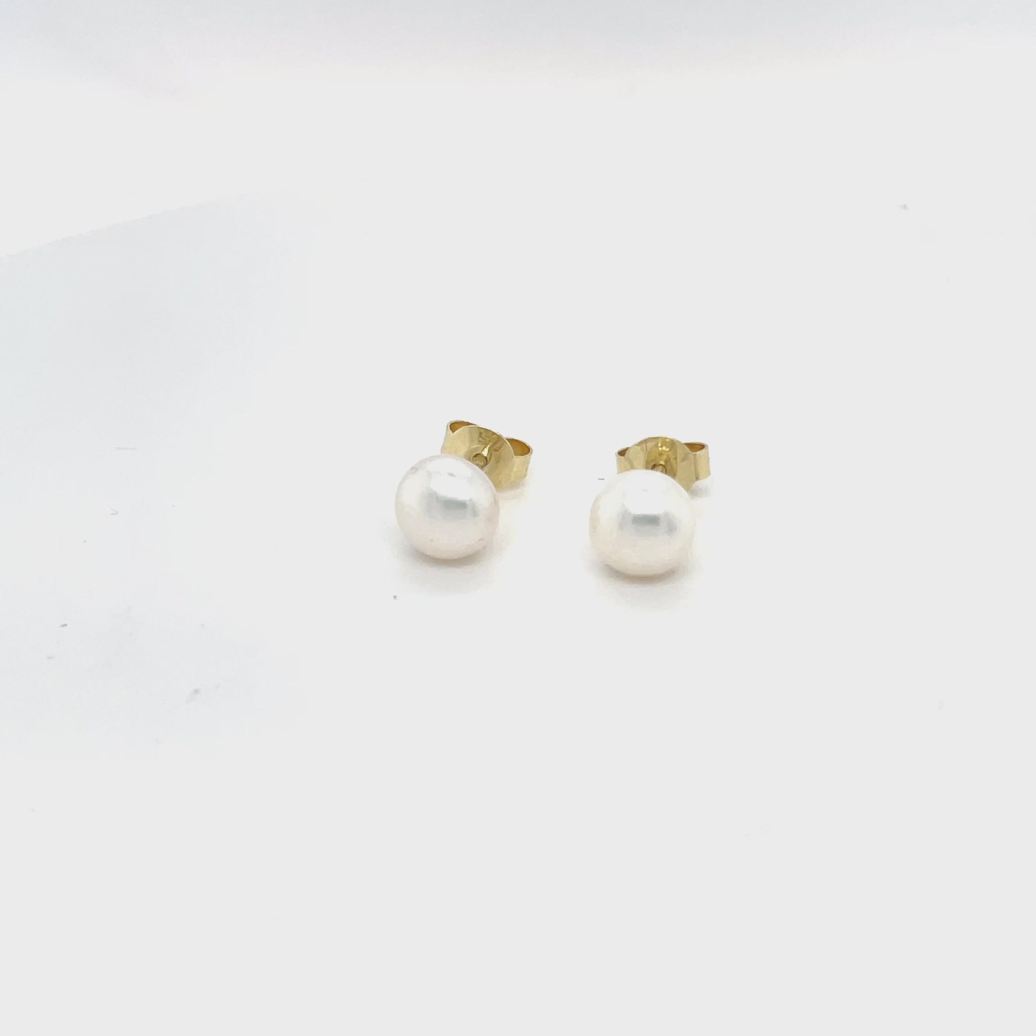 Oorstekers witte parel, video.